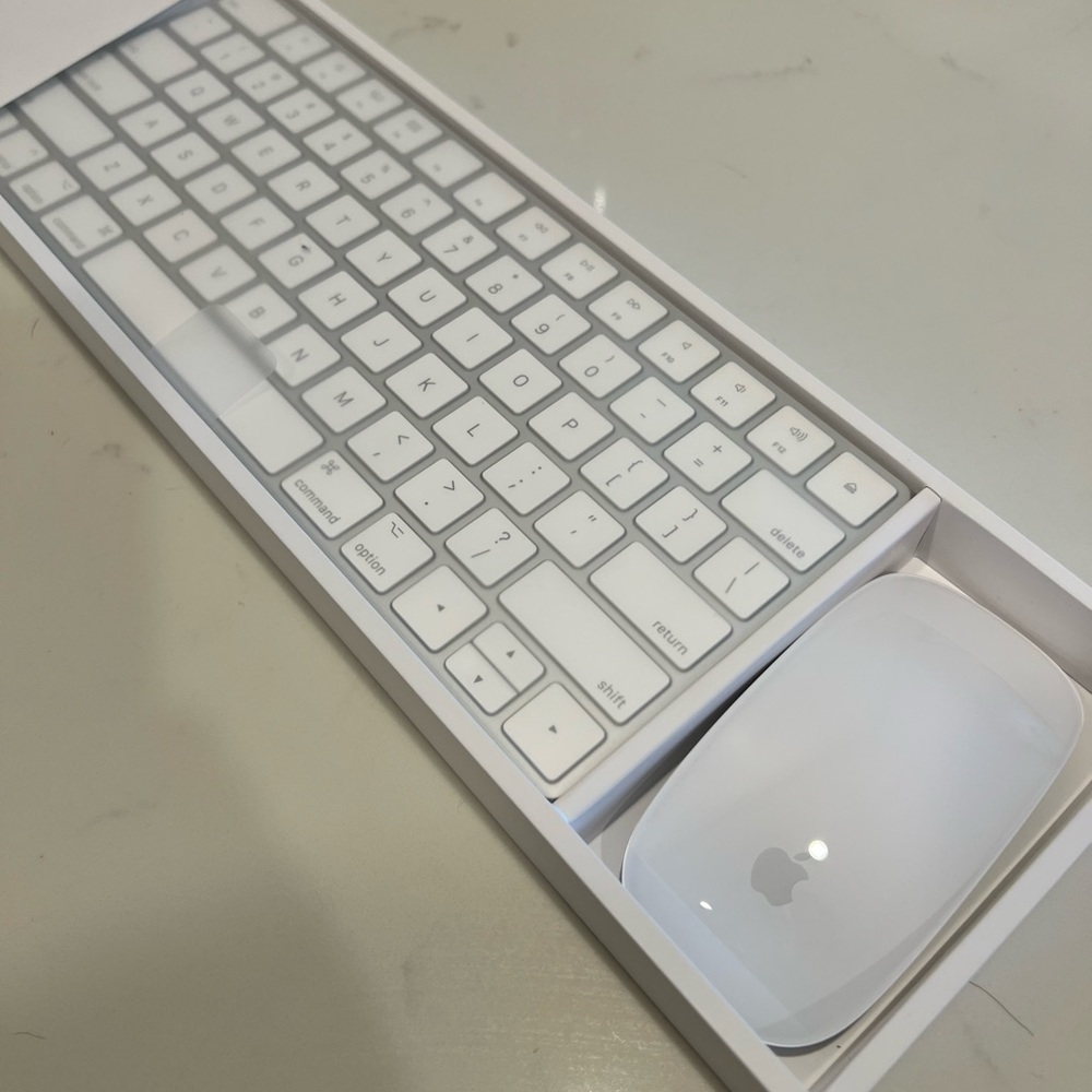 Apple Magic Keyboard & Mouse
